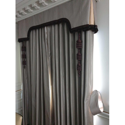 863 - A Pair Of Silk Fully Lined Drapes Complete With Curtain Ties And 2 Oriental Lantern Style Tassels In... 