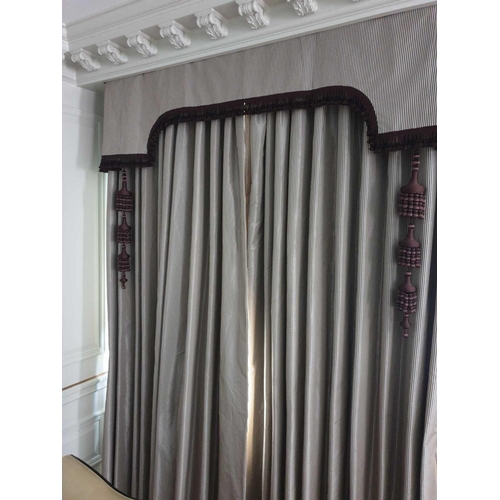 864 - A Pair Of Silk Fully Lined Drapes Complete With Curtain Ties And 2 Oriental Lantern Style Tassels In... 