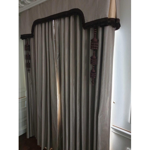 865 - A Pair Of Silk Fully Lined Drapes Complete With Curtain Ties And 2 Oriental Lantern Style Tassels In... 