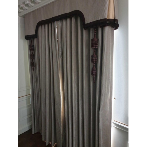 865 - A Pair Of Silk Fully Lined Drapes Complete With Curtain Ties And 2 Oriental Lantern Style Tassels In... 