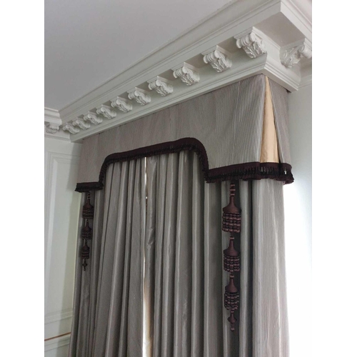 865 - A Pair Of Silk Fully Lined Drapes Complete With Curtain Ties And 2 Oriental Lantern Style Tassels In... 