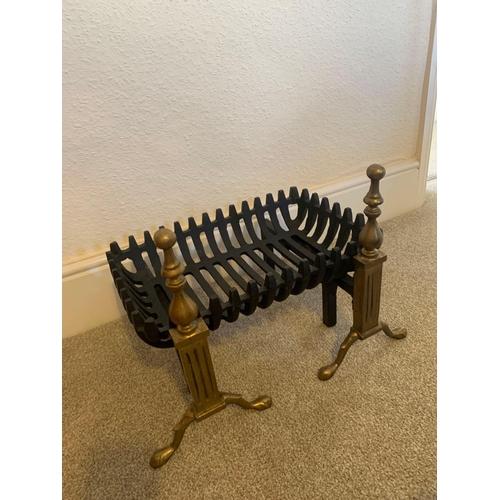 722 - A Cromwell Fire Basket In A Cast Black Iron Complete With A Set Of Brass Cast Fire Dogs 37 x 42 x 35... 