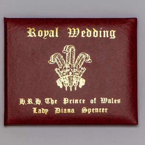 15 - Royal Wedding 1981 Rare 23 Carat Gold Stamp U.K. 1778 Island of Staffa 

  Condition: Excellent cond... 