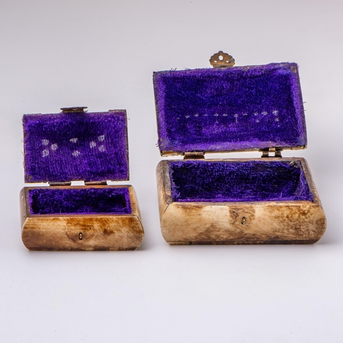 16 - Two Camel Bone Trinket Boxes, One of a medium size (10x7.5x5.3 cm) and one of a smaller size (7.5x5x... 