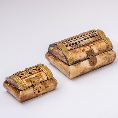 16 - Two Camel Bone Trinket Boxes, One of a medium size (10x7.5x5.3 cm) and one of a smaller size (7.5x5x... 