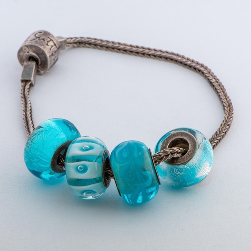 37 - Rhona Sutton Bracelet With 4 Glass and Silver Charms, Sliver 

  Metal: Silver 925 
 

  Weight: 17.... 