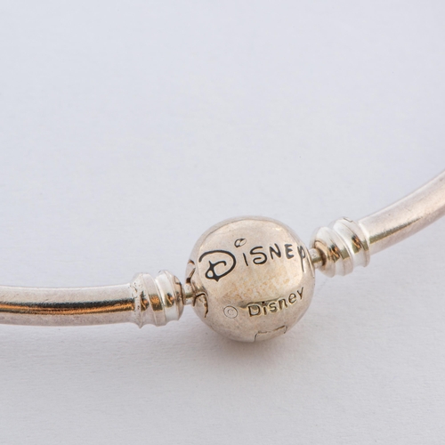 41 - Simple Disney Bracelet, Sliver 925 

  Metal: Silver 925 
 

  Weight: 11.31 grams 
 

  Size/Measur... 