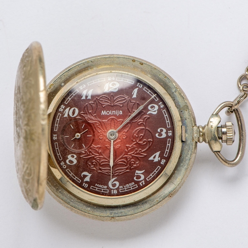 5 - Molnija Pocket Watch 3602 with a chain Made in USSR. Flower-themed decoration. 

  Ref: 387193 
 

 ... 