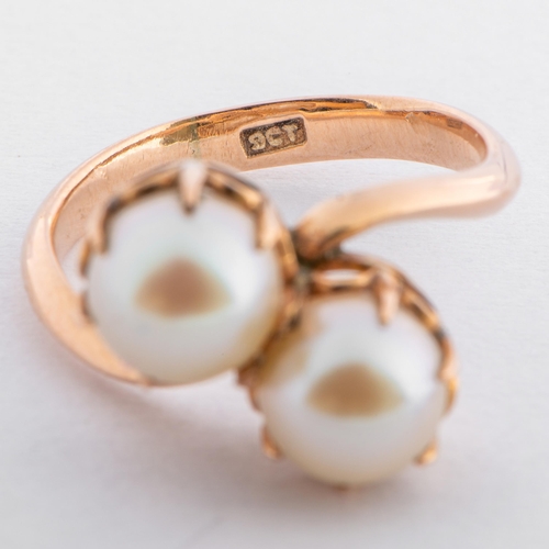 54 - Two Akoya Saltwater Pearls Ring. Most likely beginning of the XX century 

  Metal: Gold 375/9K 
 

... 