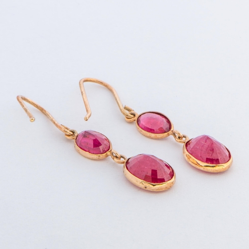 6 - 2.70 Ct Ruby Gold 375/9K Earrings 

  Metal: Gold, Tests as 375/9K 
 

  Weight: 1.53 grams 
 

  Si... 