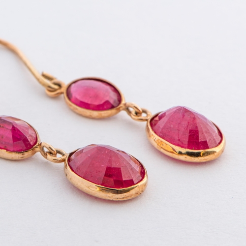 6 - 2.70 Ct Ruby Gold 375/9K Earrings 

  Metal: Gold, Tests as 375/9K 
 

  Weight: 1.53 grams 
 

  Si... 