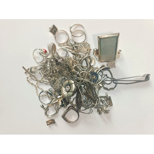 42 - Mixed lot of Silver Jewellery

  Metal: silver 925 
 

  Weight: 155.60 grams 
 

  Condition: From ... 