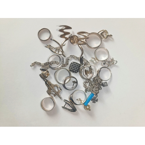 44 - Mixed lot of Silver Jewellery

  Metal: silver 925 
 

  Weight: 81.40 grams 
 

  Condition: From d... 