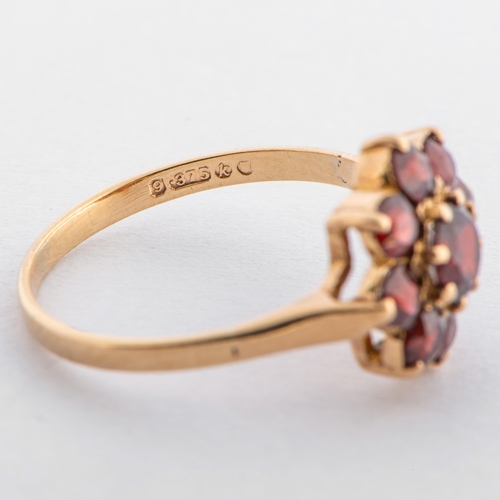 62 - Garnet Cluster Gold Ring 

  Metal: Gold 375/9K 
 

  Weight: 1.78 grams 
 

  Size/Measurements: M-... 