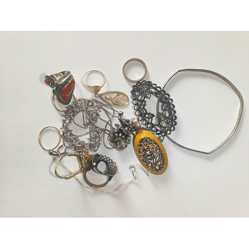 98 - Mixed lot of Silver Jewellery 

  Metal: silver 925 
 

  Weight: 62.30 grams 
 

  Condition: Used.... 