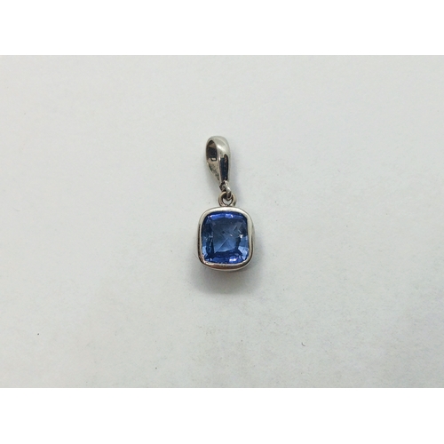 187 - Natural 2 Ct Blue Sapphire White Gold Pendant 

  Metal: White Gold 750/18K 
 

  Weight: 0.82 grams... 