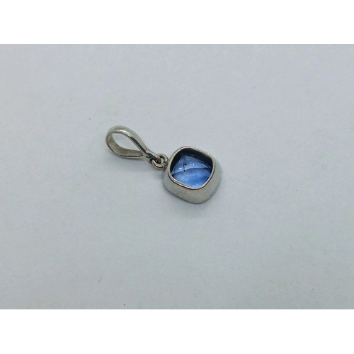 187 - Natural 2 Ct Blue Sapphire White Gold Pendant 

  Metal: White Gold 750/18K 
 

  Weight: 0.82 grams... 