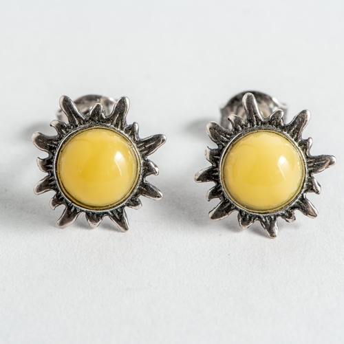 42 - Milky Natural Baltic Amber Sun Shaped Silver Earrings. Milky Yellow Amber of close to uniform spread... 