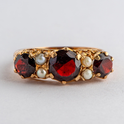 10 - 2.44 Ct Three Natural Garnets and Pearls Gold 375/9K Ring 

  Metal: Yellow Gold 375/9K 
 

  Weight... 