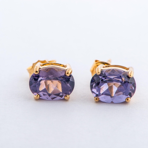 175 - 2.74 Cts Amethyst Gold Earrings, 9K Gold, Post - Back Clasps 

  Metal: Yellow Gold 9K/375 
 

  Wei... 