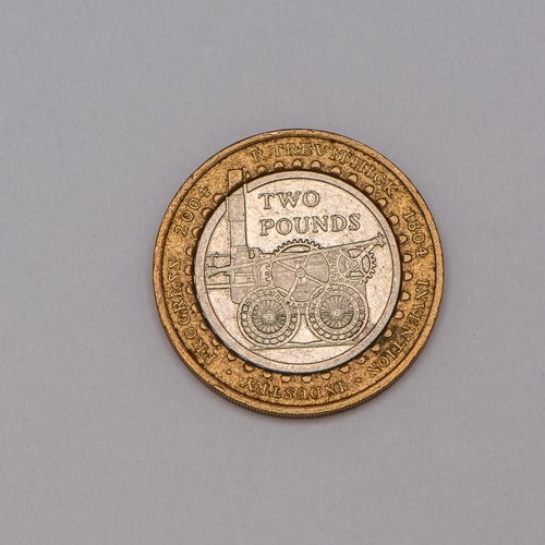 207 - 2004 Steam Locomotive Two Pounds Coin Error Circulated. Misaligned Dots on the Reverse. 

  Metal: N... 