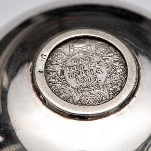 24 - George V One Rupee Silver Bowl 

  Metal: Silver 917 
 

  Weight: 57.83 gram 
 

  Size/Measurement... 