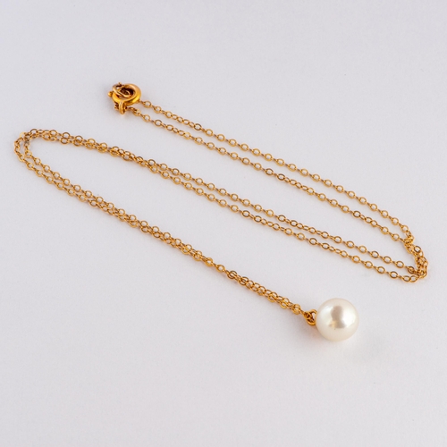 299 - Single Akoya Saltwater Pearl Gold Necklace, Gold 375/9K 

  Metal: Gold 375/9K 
 

  Weight: 1.20 gr... 