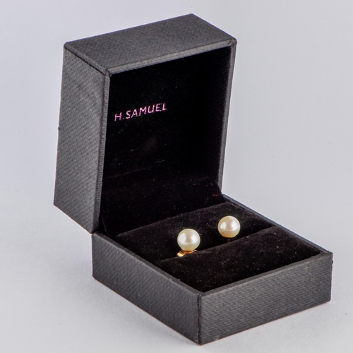 305 - Akoya Saltwater Cultured Pearl Earrings, Gold 375/9K, with Box

  Metal: Gold 375/9K 
 

  Weight: 1... 