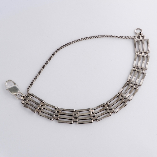 50 - Light Bracelet, Silver 925 

  Metal: Silver 925 
 

  Weight: 16.00 gram 
 

  Size/Measurements: 2... 