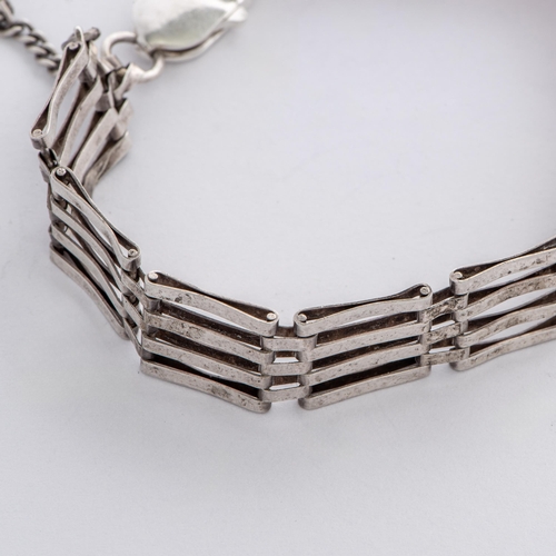 50 - Light Bracelet, Silver 925 

  Metal: Silver 925 
 

  Weight: 16.00 gram 
 

  Size/Measurements: 2... 