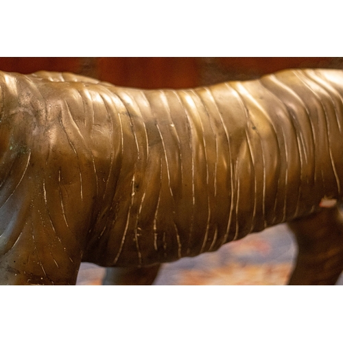 20002 - A Bronze tiger statue, 19th Pr.  Size:(Length108cm, Height52cm) Condition:(Good Condition, no repair... 