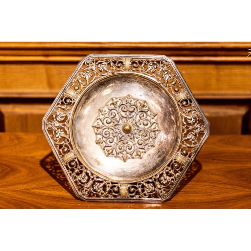 20004 - A silver plated dish, 19th Pr. Size:(29.5x26.4x12.7CM) Condition:(Good Condition, no repairment, age... 