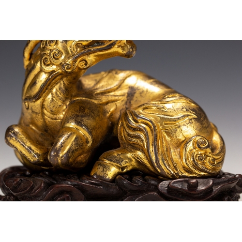 20009 - A Chinese gilt bronze ornament, Qing Daynasty Pr.  Size:(Height9cm, Width6cm, Length9cm, Weight820g)... 