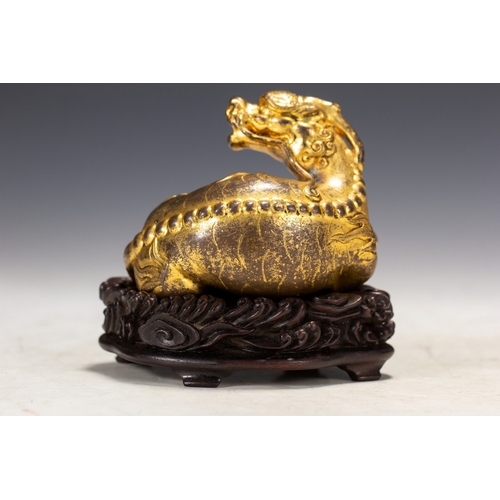 20009 - A Chinese gilt bronze ornament, Qing Daynasty Pr.  Size:(Height9cm, Width6cm, Length9cm, Weight820g)... 