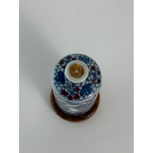 20010 - A Chinese snuff bottle, Qing Daynasty Pr.  Size:(H8cm) Condition:(Good Condition, No Hairlines, No C... 