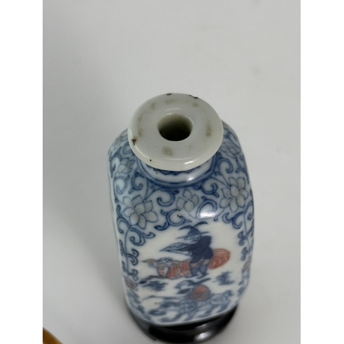 20011 - A Chinese snuff bottle, Qing Daynasty Pr.  Size:(H7.5cm) Condition:(Good Condition, No Hairlines, No... 