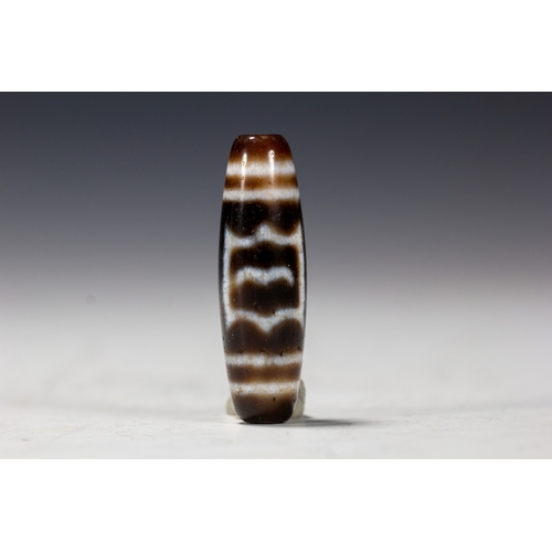 20014 - A Chinese incarved bead, 17th Pr. Size:(Height4cm, Width1.4cm, Length1.4cm, Weight10g) Condition:(Go... 