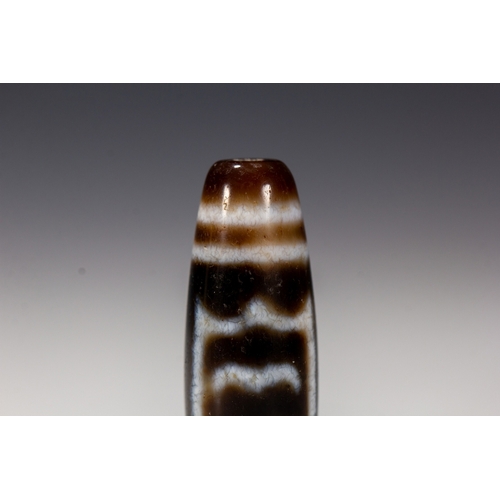 20014 - A Chinese incarved bead, 17th Pr. Size:(Height4cm, Width1.4cm, Length1.4cm, Weight10g) Condition:(Go... 