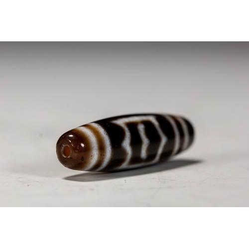 20014 - A Chinese incarved bead, 17th Pr. Size:(Height4cm, Width1.4cm, Length1.4cm, Weight10g) Condition:(Go... 