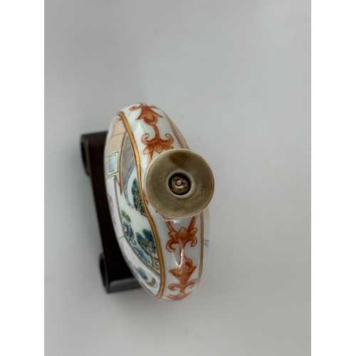 20061 - A Chinese snuff bottle, Qing Daynasty Pr.  Size:(H6.4cm) Condition:(Good Condition, No Hairlines, No... 