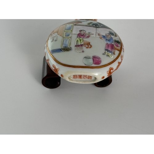 20061 - A Chinese snuff bottle, Qing Daynasty Pr.  Size:(H6.4cm) Condition:(Good Condition, No Hairlines, No... 