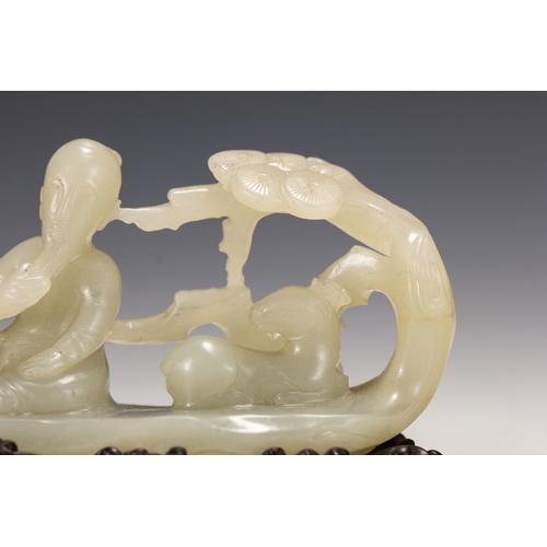 20065 - A Chinese jade ornament, 18th/19th Pr Size:(Height7cm, Width3.5cm, Length9cm, Weight130g) Condition:... 