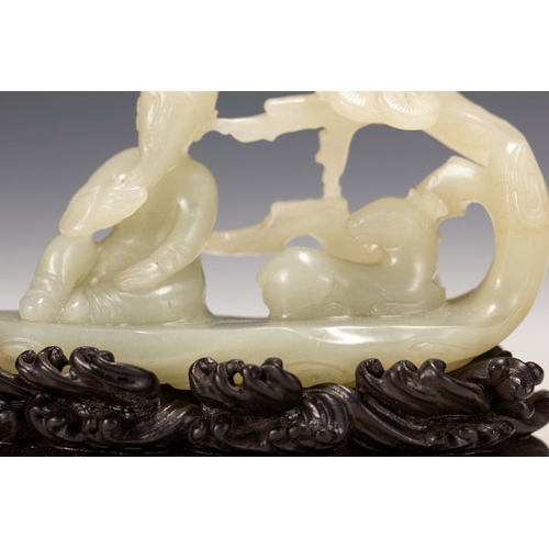 20065 - A Chinese jade ornament, 18th/19th Pr Size:(Height7cm, Width3.5cm, Length9cm, Weight130g) Condition:... 