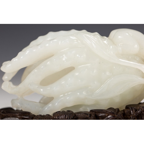 20076 - A Chinese jade ornament, 18th/19th Pr Size:(Height5.2cm, Width3cm, Length9.5cm, Weight130g) Conditio... 