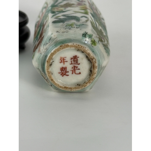 20079 - A Chinese snuff bottle, Qing Daynasty Pr.  Size:(H9.8cm) Condition:(Good Condition, No Hairlines, No... 