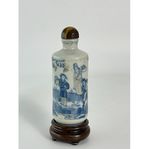 20081 - A Chinese snuff bottle, Qing Daynasty Pr.  Size:(H8.5cm) Condition:(Good Condition, No Hairlines, No... 