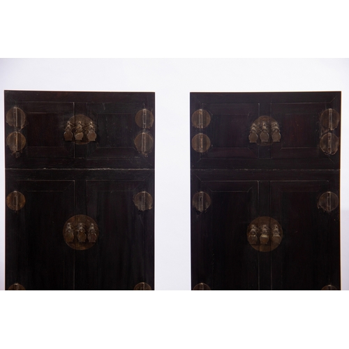 20093 - A pair of Chinese zitan cabinets, 19th Pr. Size:(Height50cm, Width15cm, Length25cm, Weight12000g) Co... 