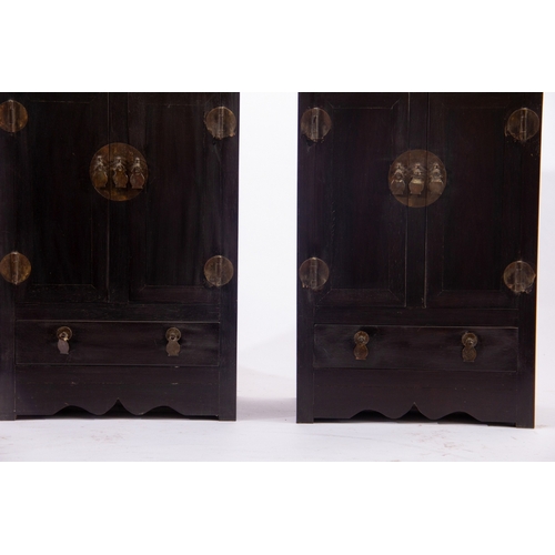 20093 - A pair of Chinese zitan cabinets, 19th Pr. Size:(Height50cm, Width15cm, Length25cm, Weight12000g) Co... 