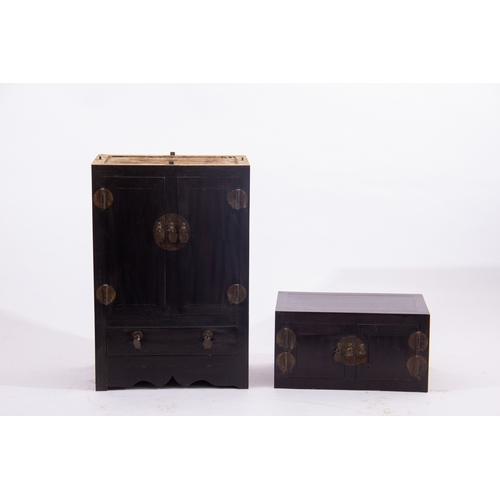 20093 - A pair of Chinese zitan cabinets, 19th Pr. Size:(Height50cm, Width15cm, Length25cm, Weight12000g) Co... 