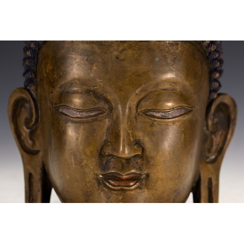 20094 - A Chinese bronze buudaha head, 18th Pr. Size:(Height23.5cm, Width16cm, Length16cm, Weight4260g) Cond... 